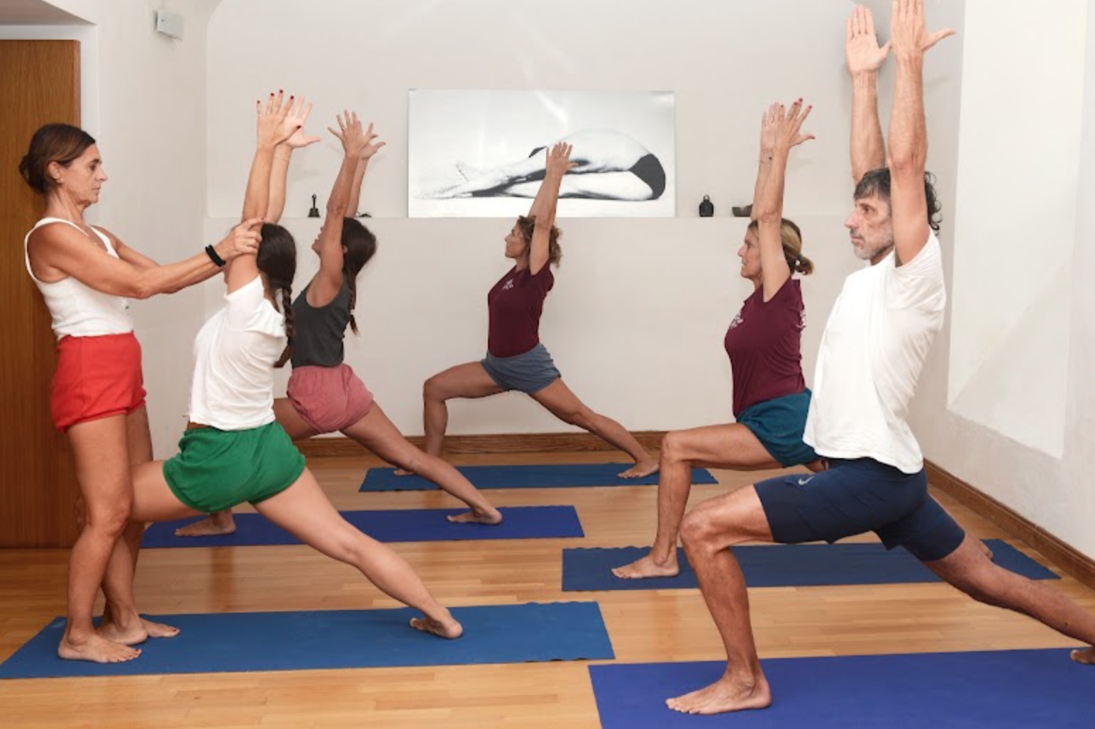 Lezione di Iyengar Yoga in gruppo allo Studio Yoga Jaya